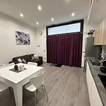 San Saba Street 48 Апартаменты *