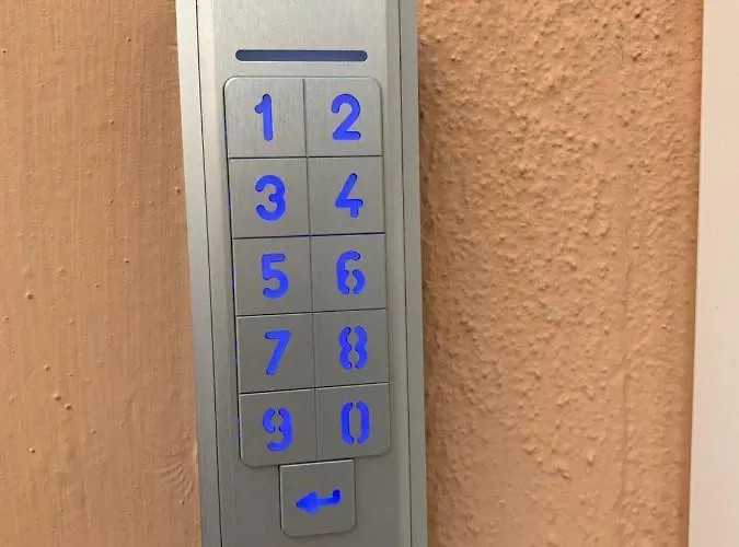 San Saba Street 48 Rom